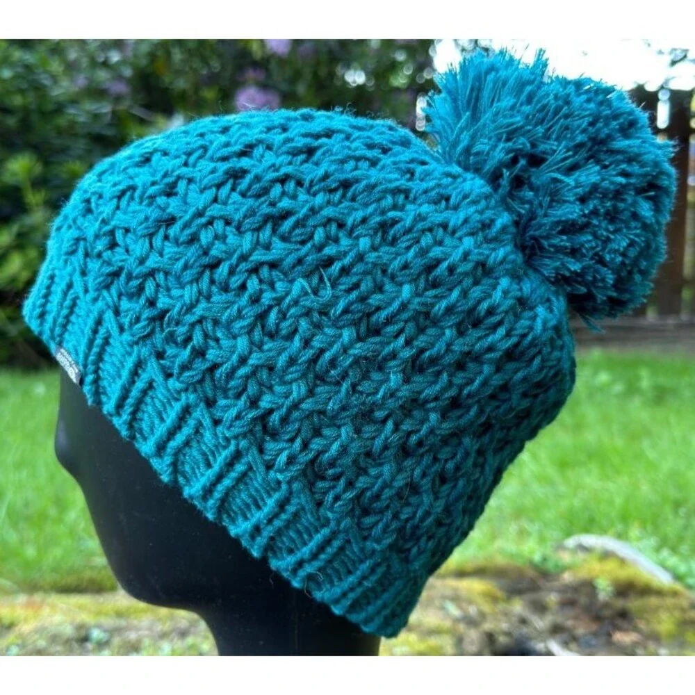 Mountain Hardwear Snow Capped Beanie Womens O/S Teal Wool Blend Pom Pom Hat